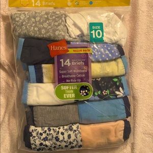 Girls tagless briefs size 10